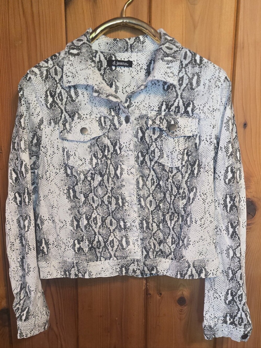 d. jeans Snake Print Cropped Jacket - White and Black